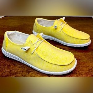 Hey Dude Wendy Linen Sunshine Yellow Lightweight Loafers ￼Women’s US Size 9